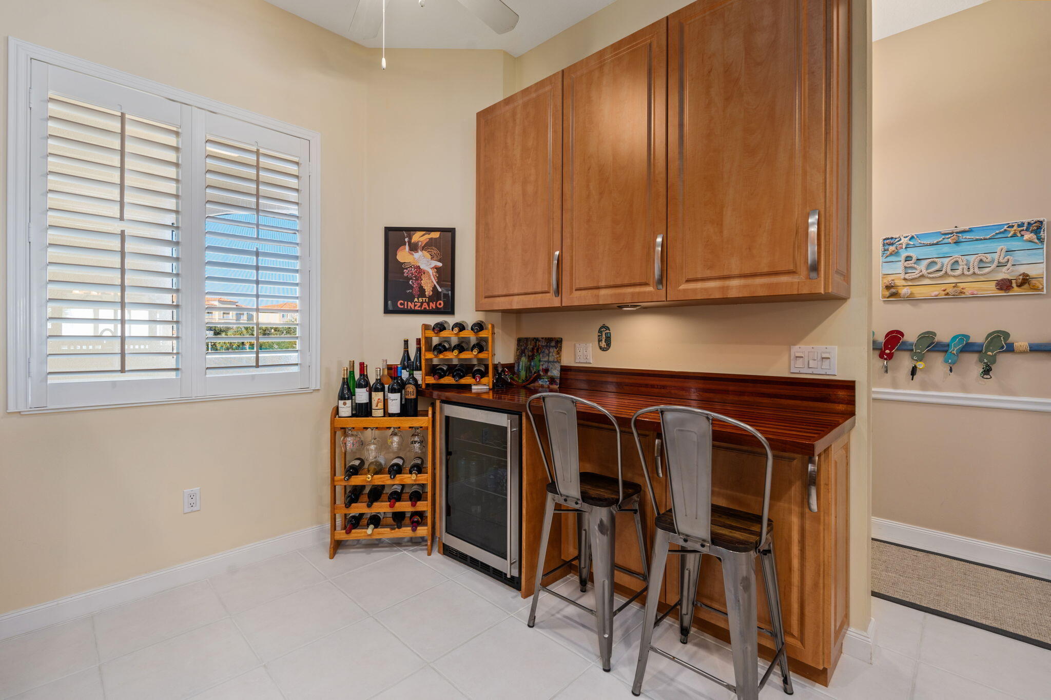 27 Harbour Isle Drive W 203