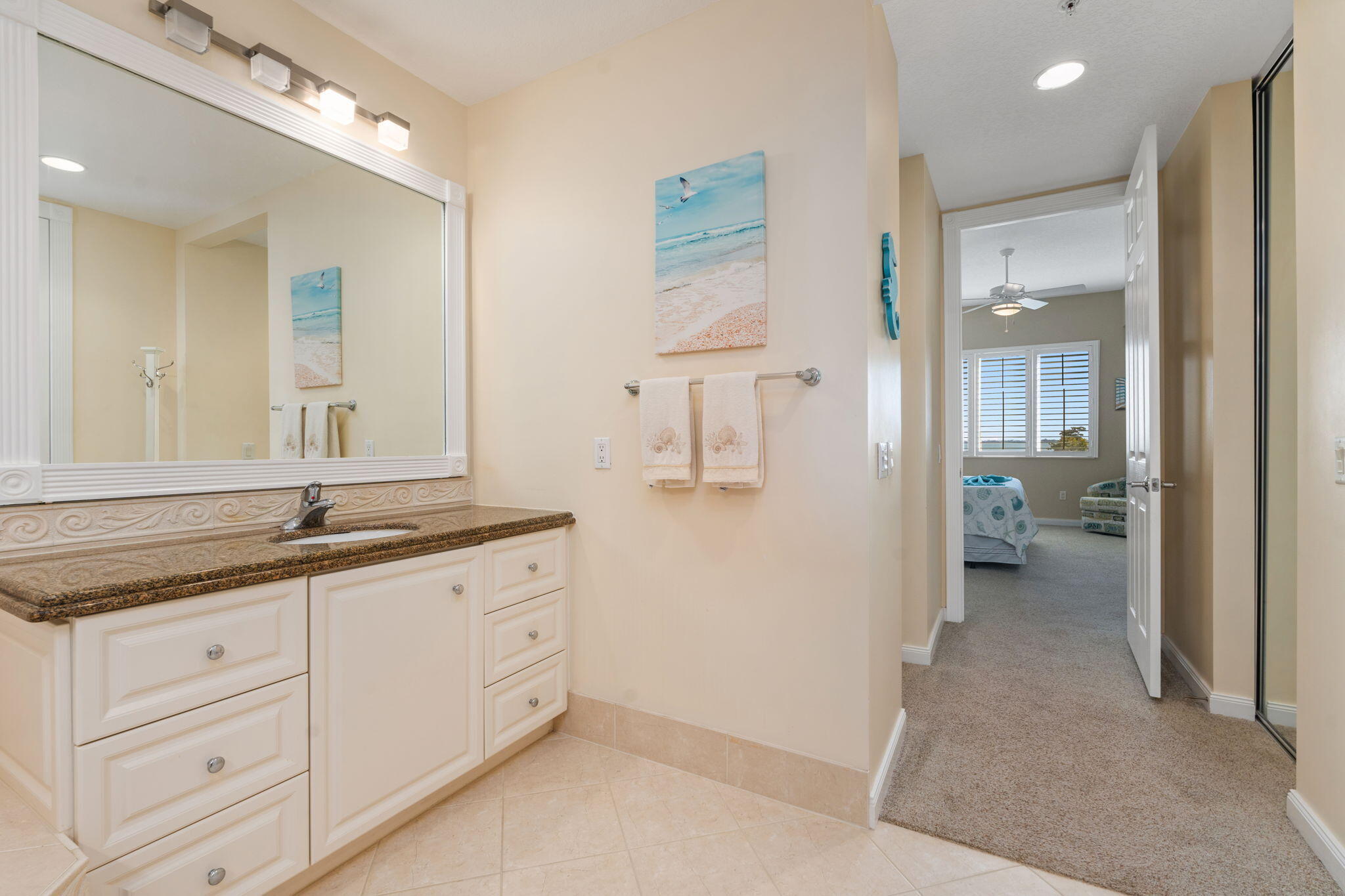 27 Harbour Isle Drive W 203
