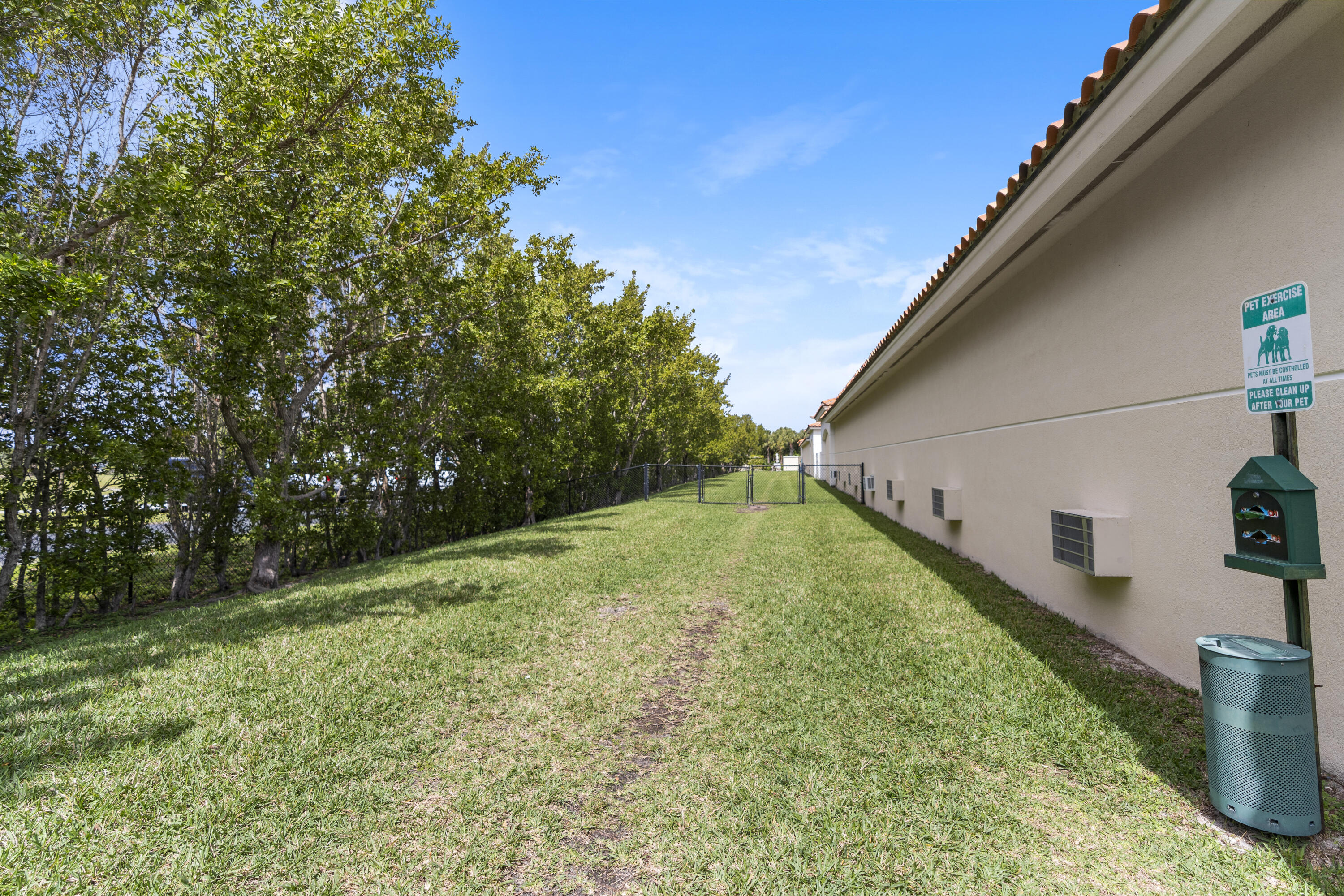 27 Harbour Isle Drive W 203