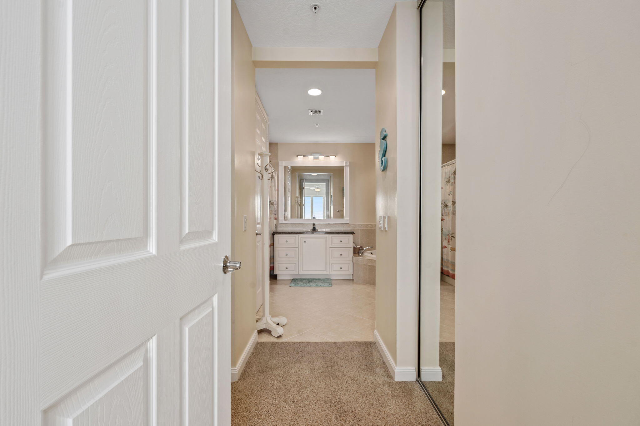 27 Harbour Isle Drive W 203