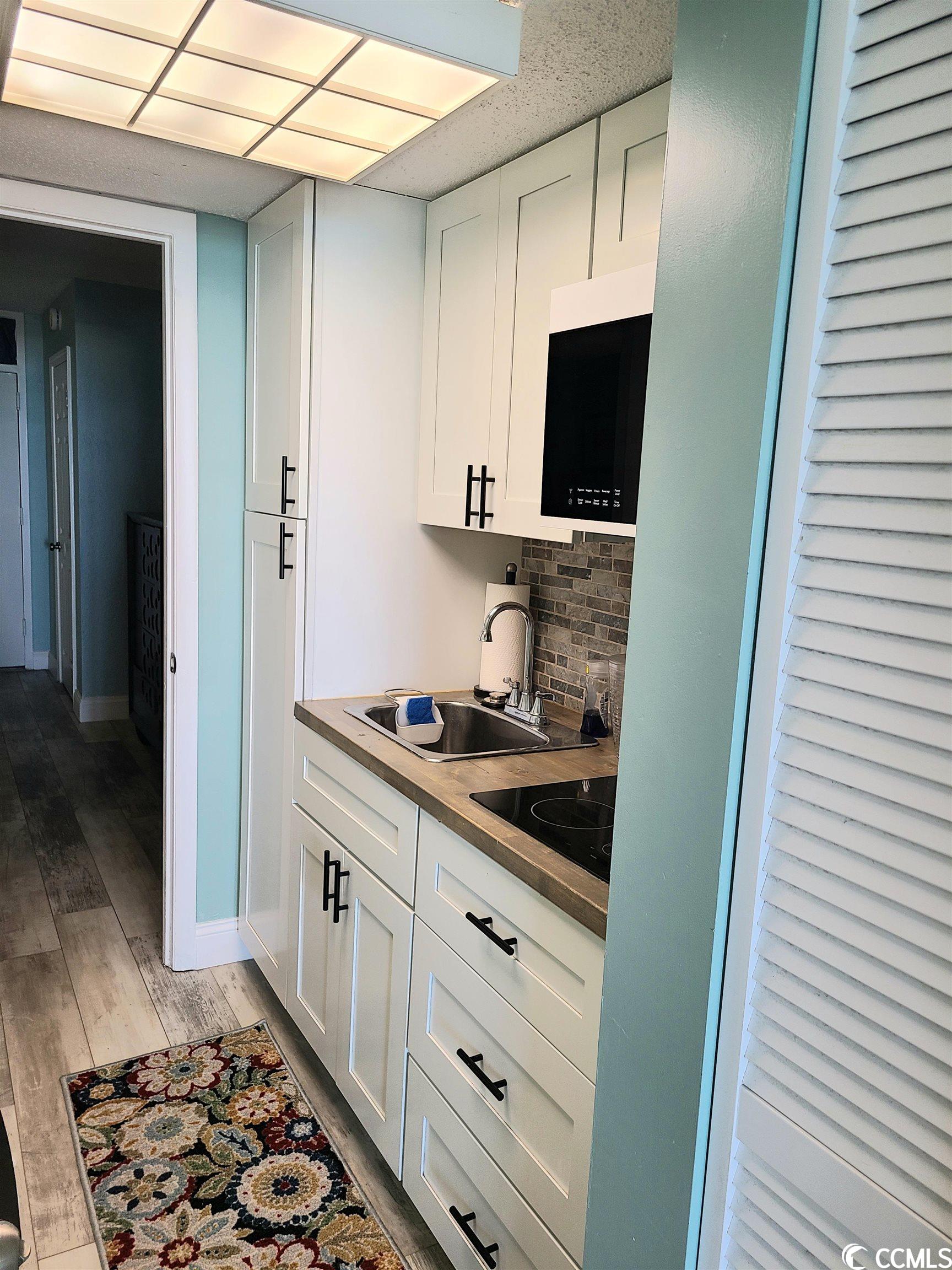 210 75th Ave N Unit: 4051