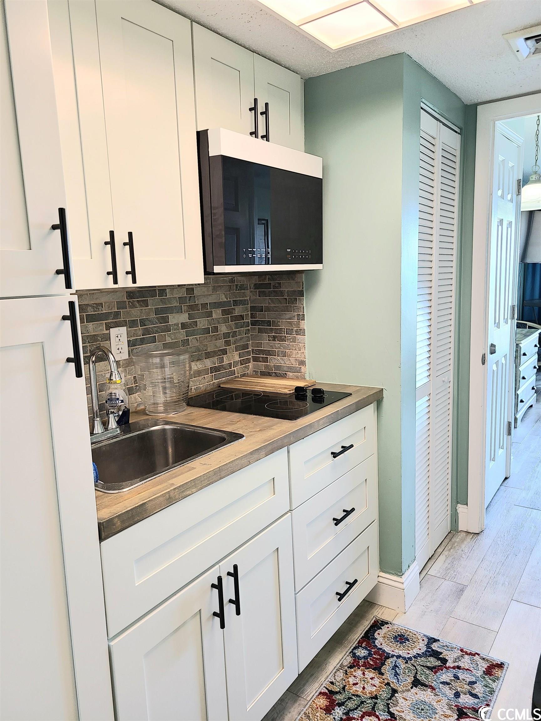 210 75th Ave N Unit: 4051