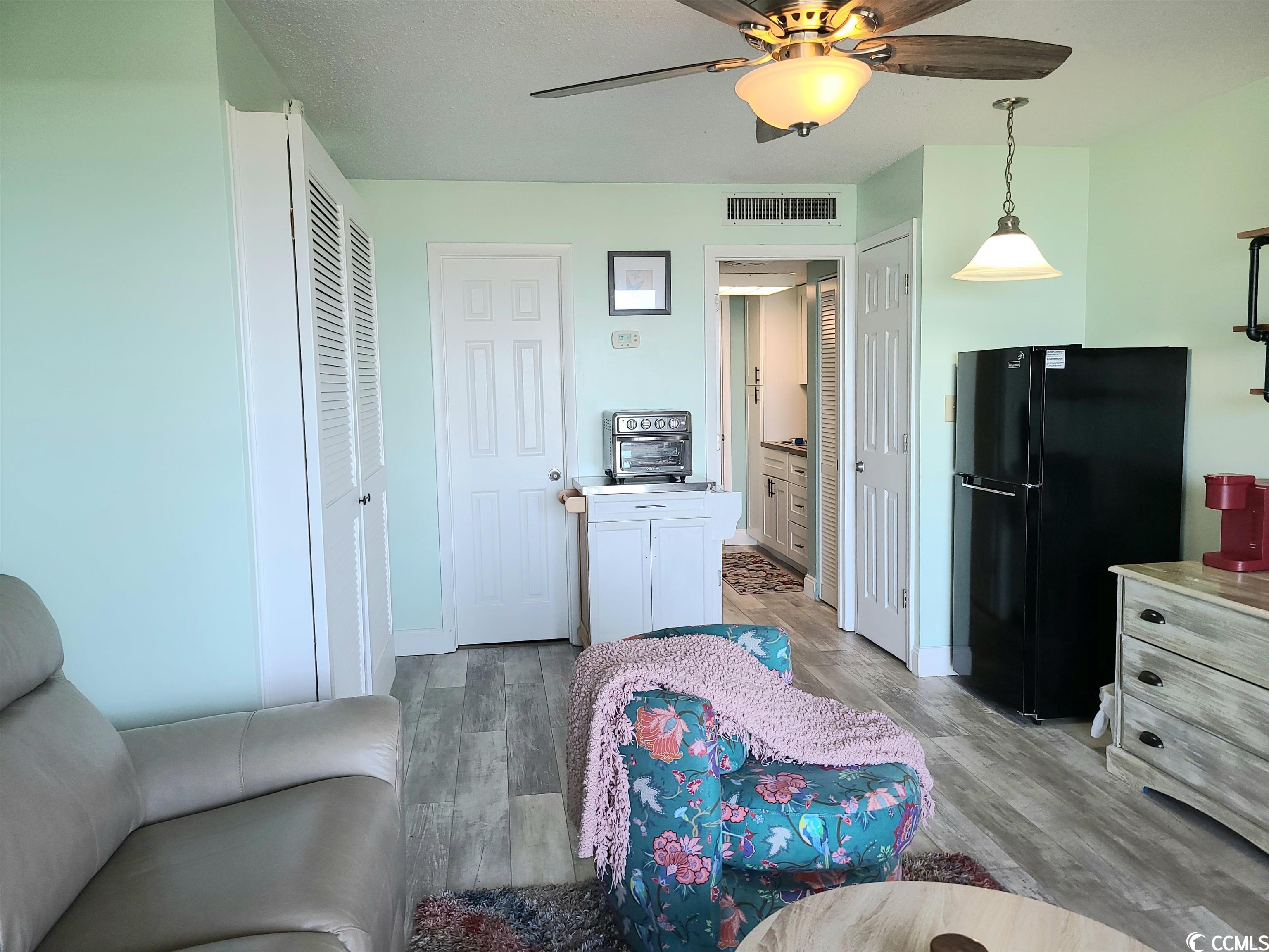 210 75th Ave N Unit: 4051