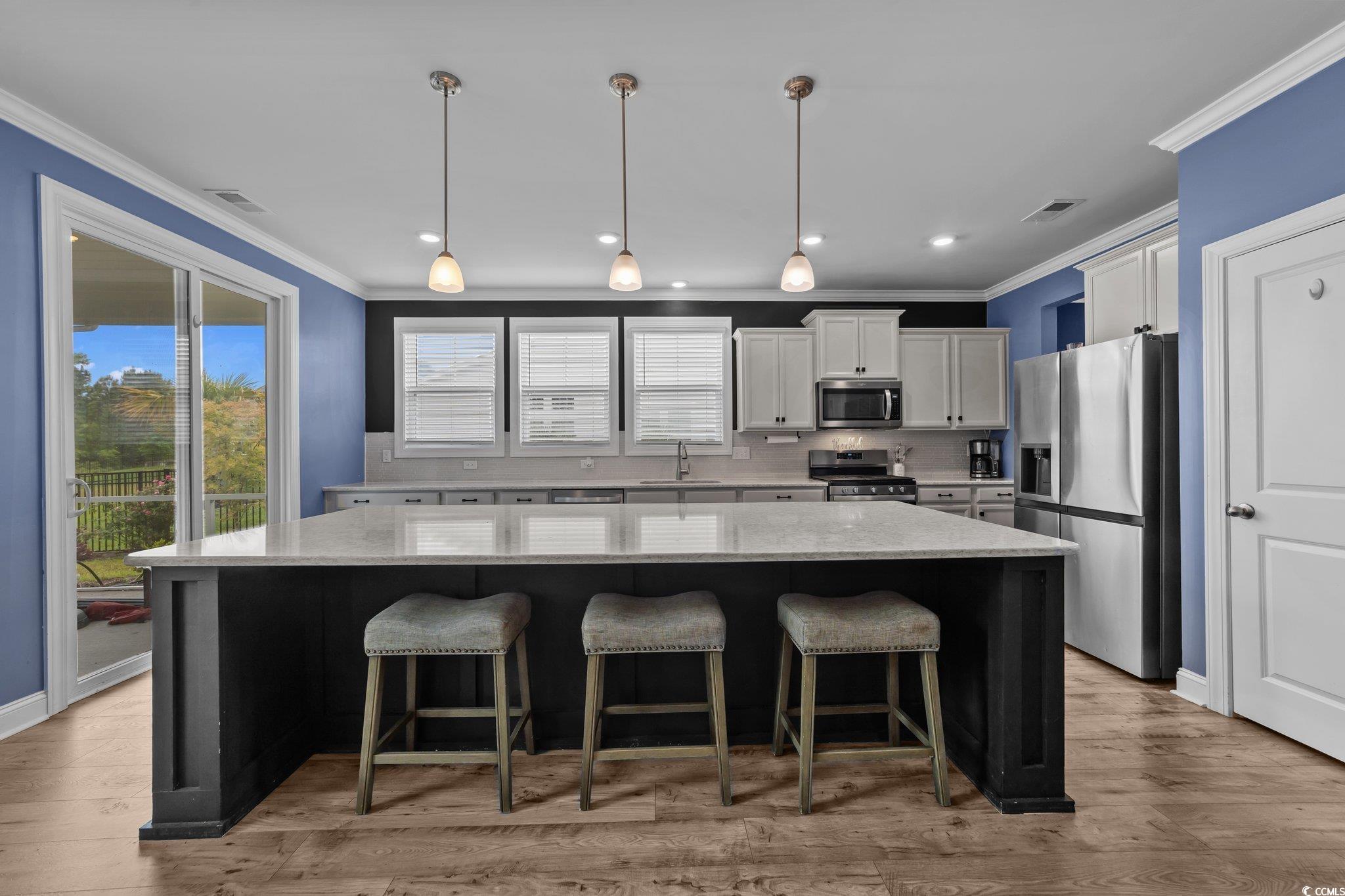 1325 Bermuda Grass Dr.
