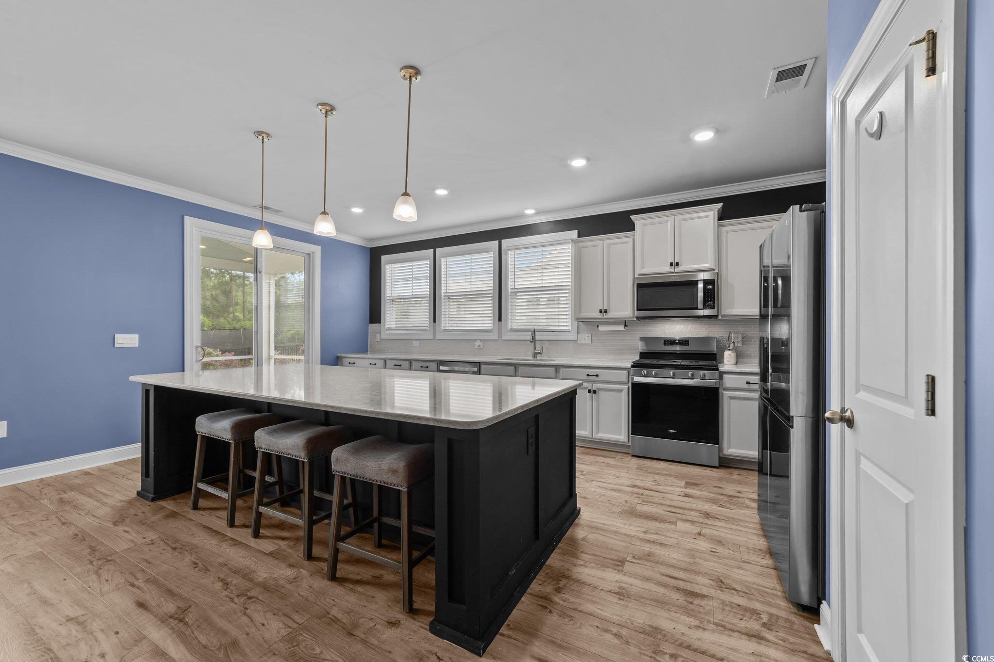 1325 Bermuda Grass Dr.
