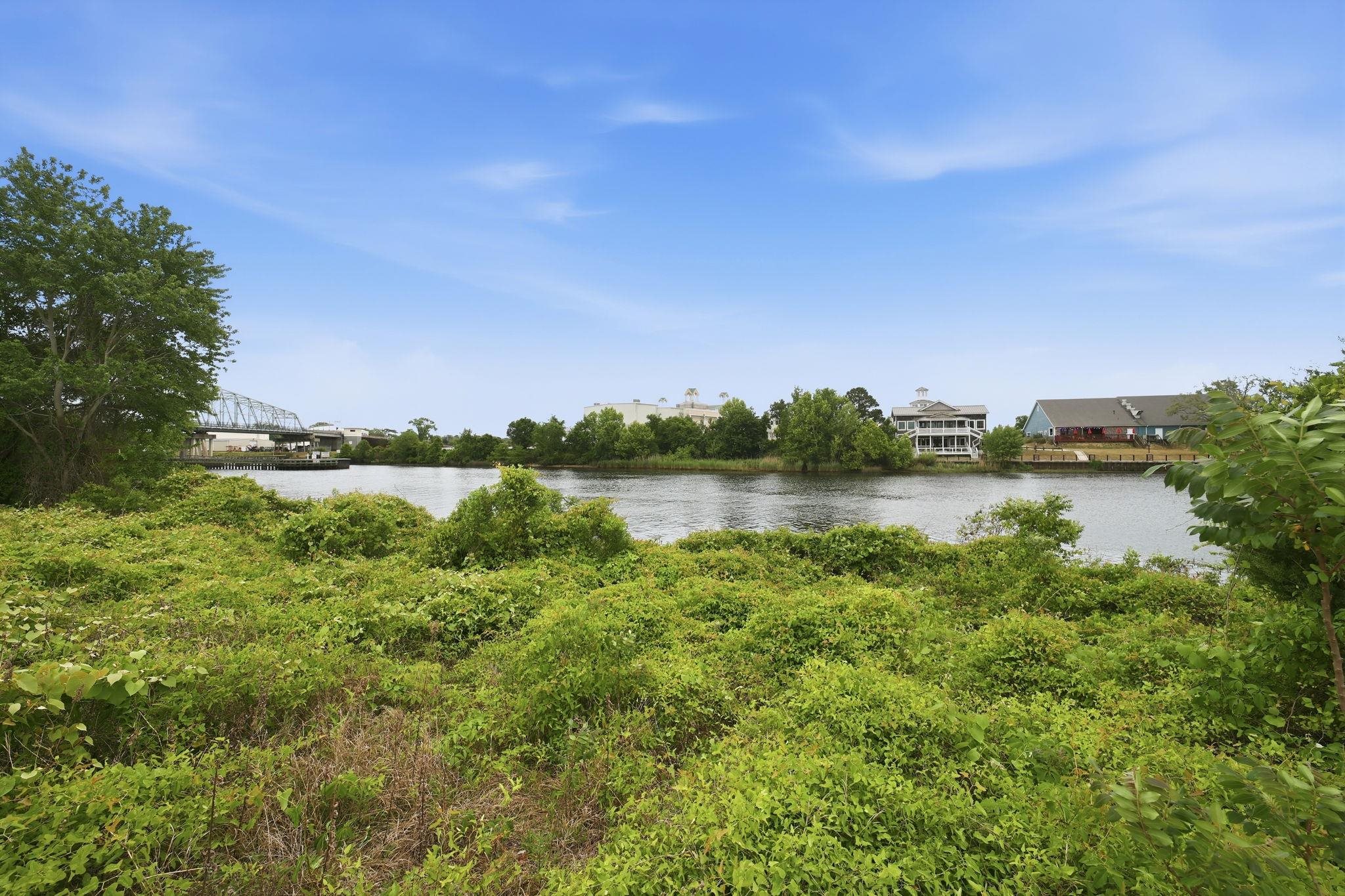 2151 Bridge View Ct. Unit: 3-104