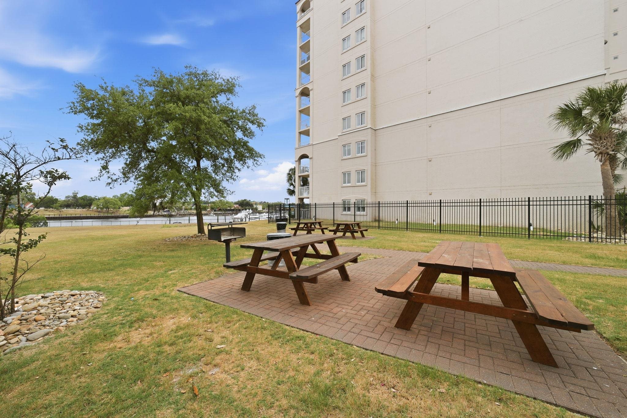 2151 Bridge View Ct. Unit: 3-104