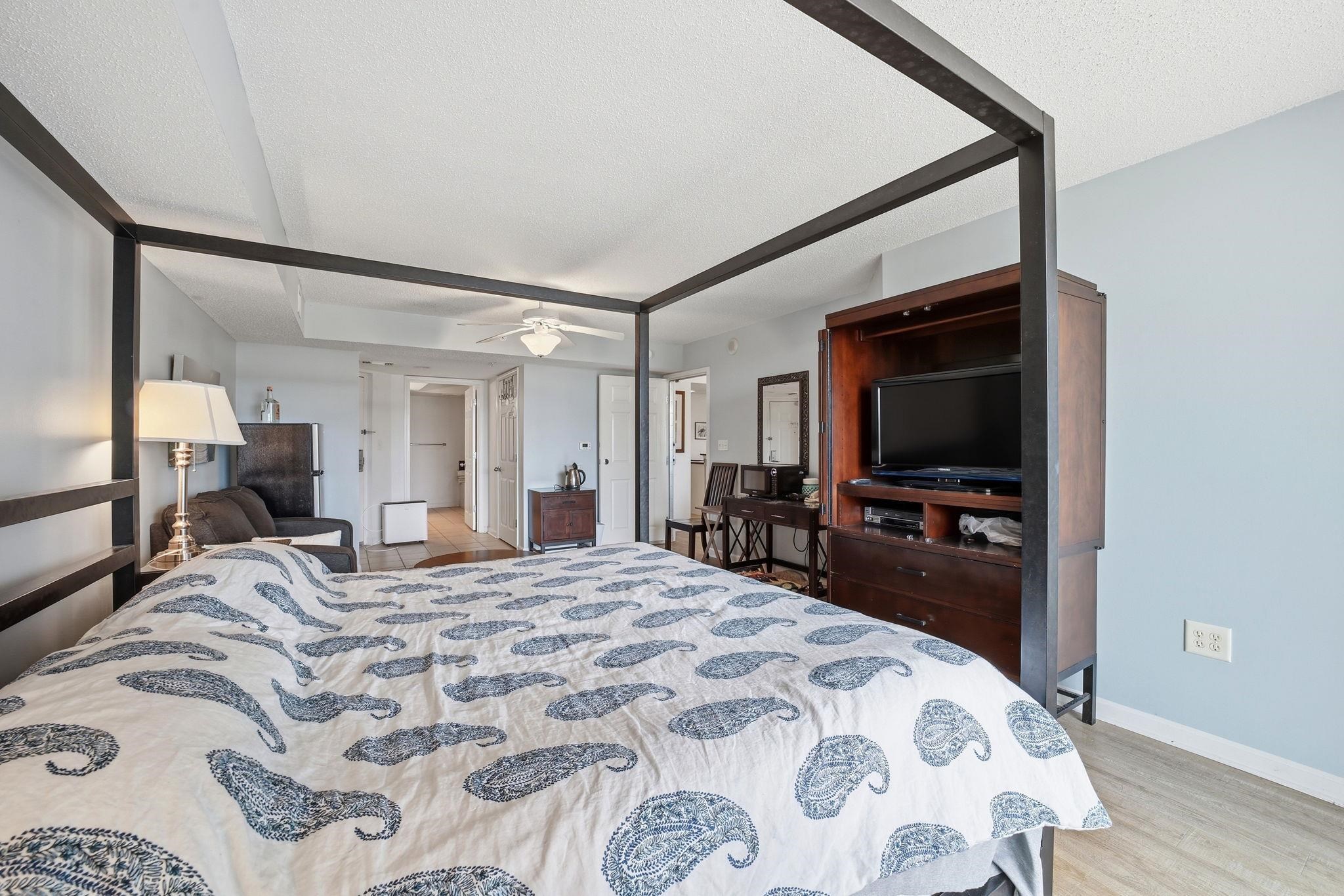 2151 Bridge View Ct. Unit: 3-104