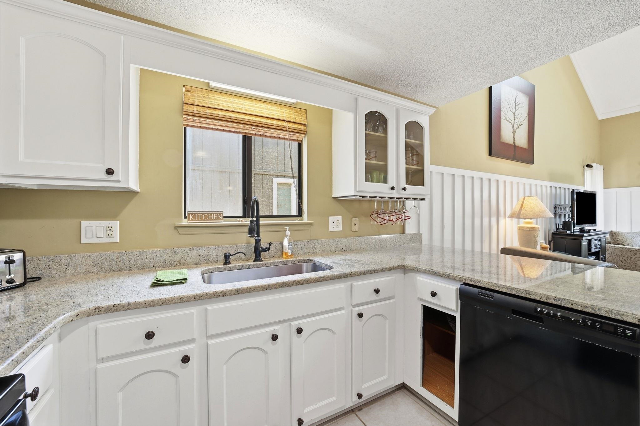 1890 Auburn Dr. Unit: 32J