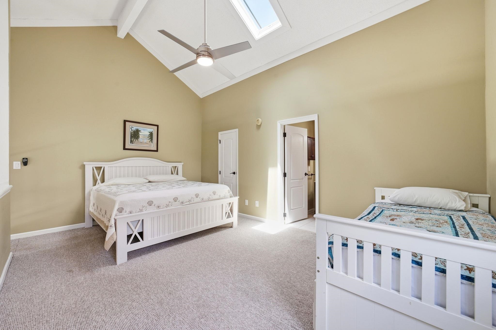1890 Auburn Dr. Unit: 32J