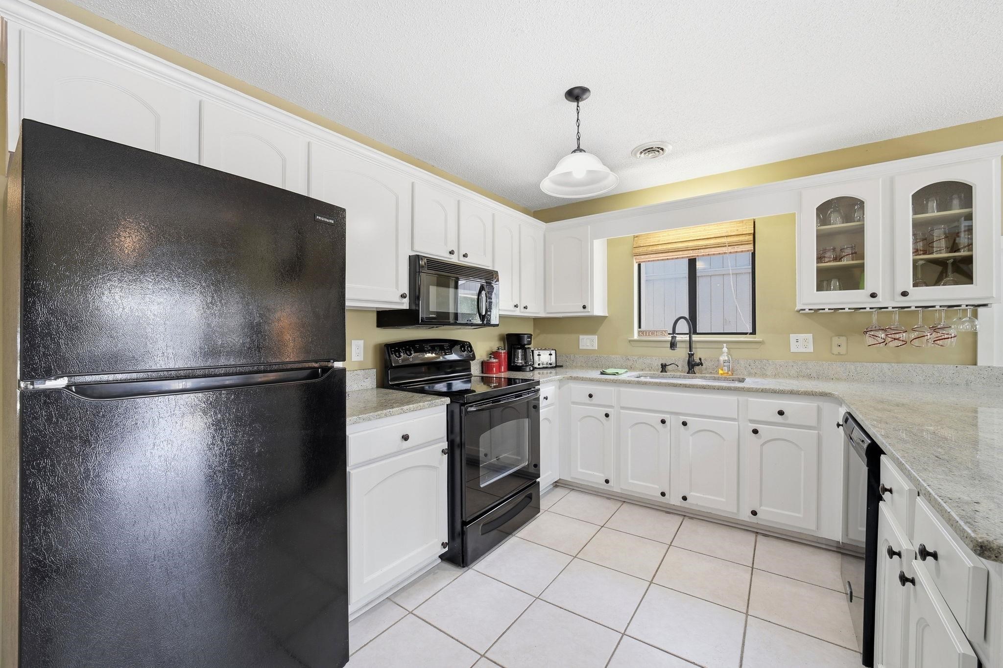 1890 Auburn Dr. Unit: 32J
