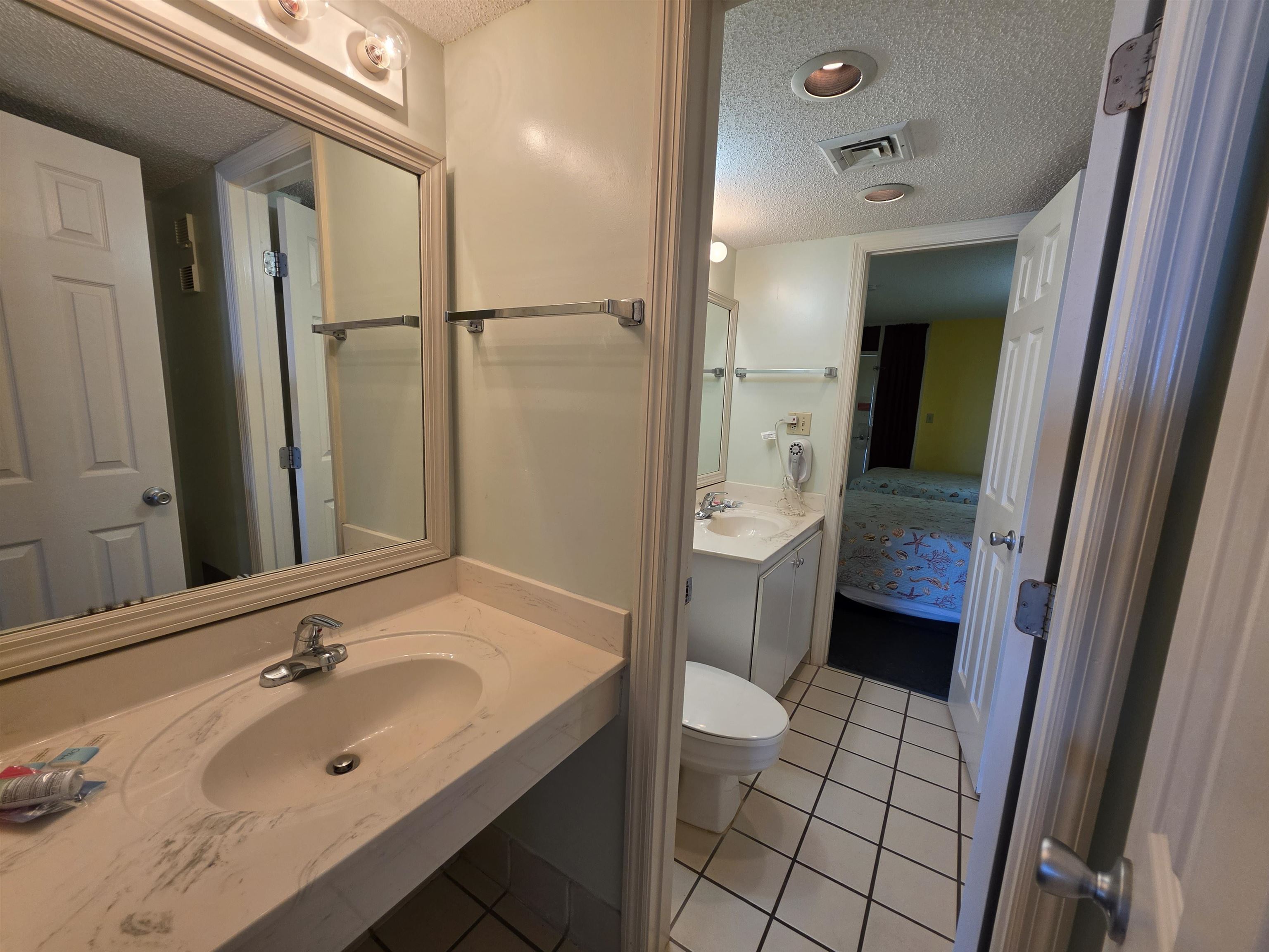 210 75th Ave N Unit: 4050