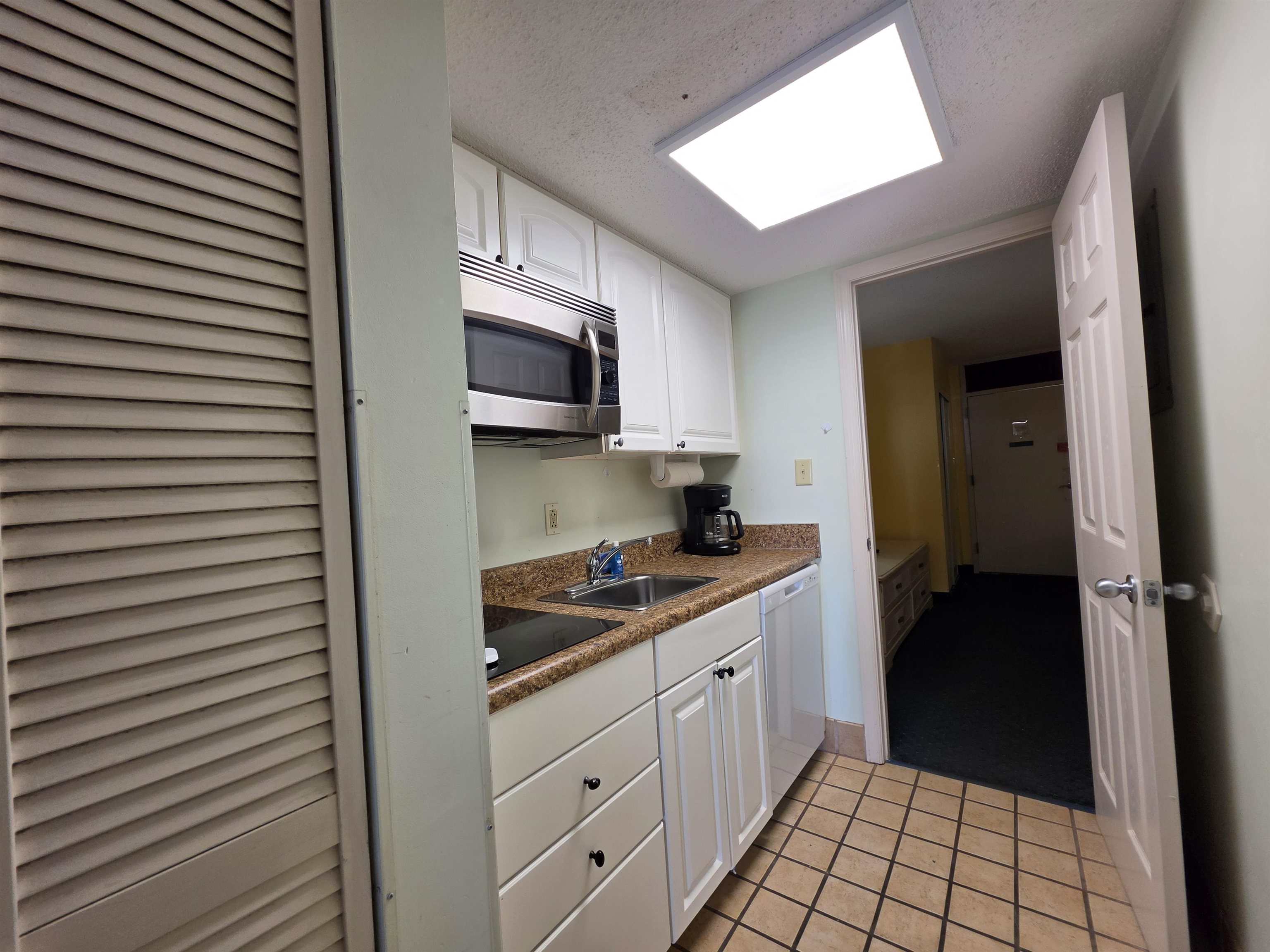 210 75th Ave N Unit: 4050