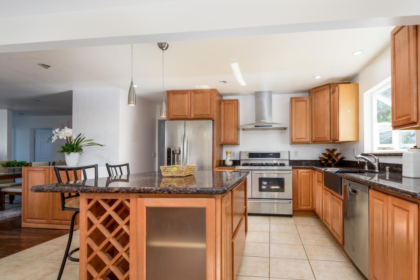 2311 Toyon WAY