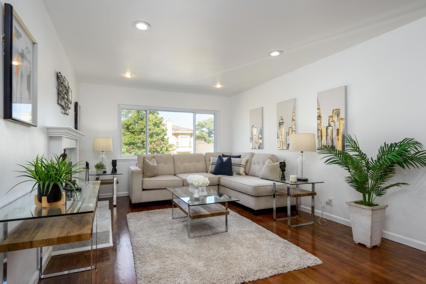 2311 Toyon WAY