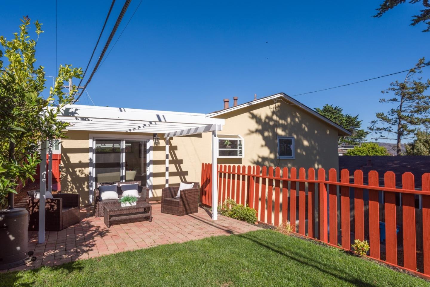 2311 Toyon WAY