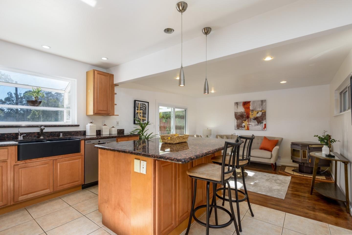 2311 Toyon WAY