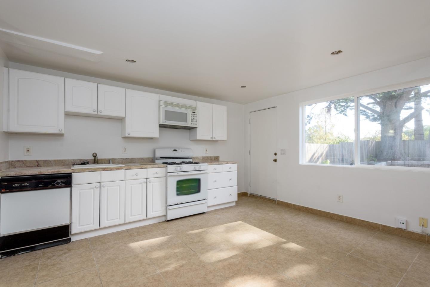 2311 Toyon WAY