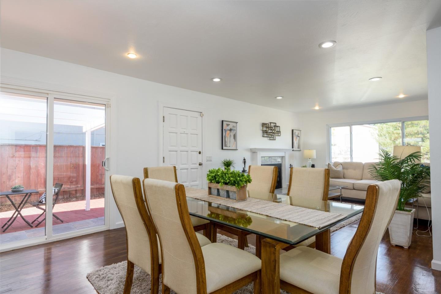 2311 Toyon WAY