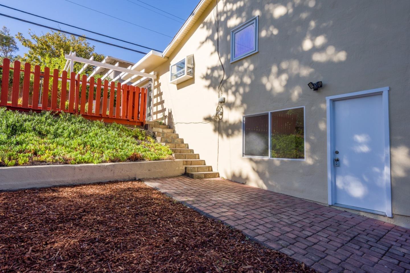 2311 Toyon WAY