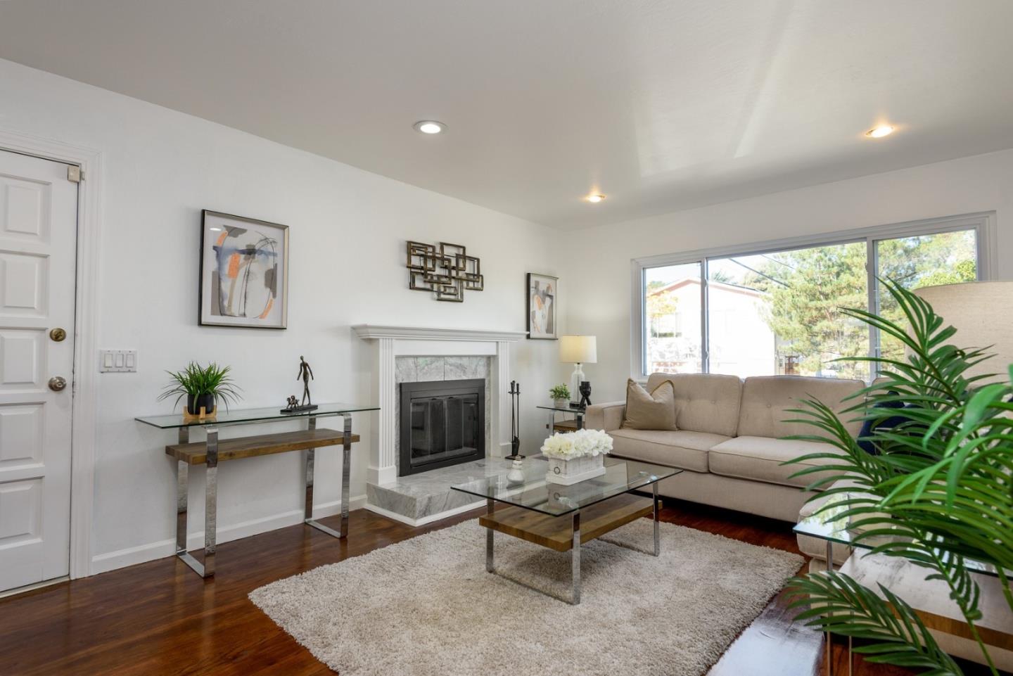 2311 Toyon WAY