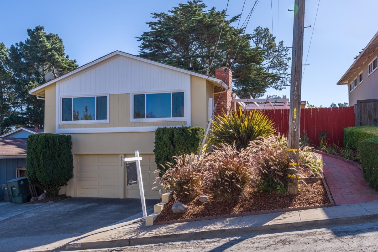 2311 Toyon WAY