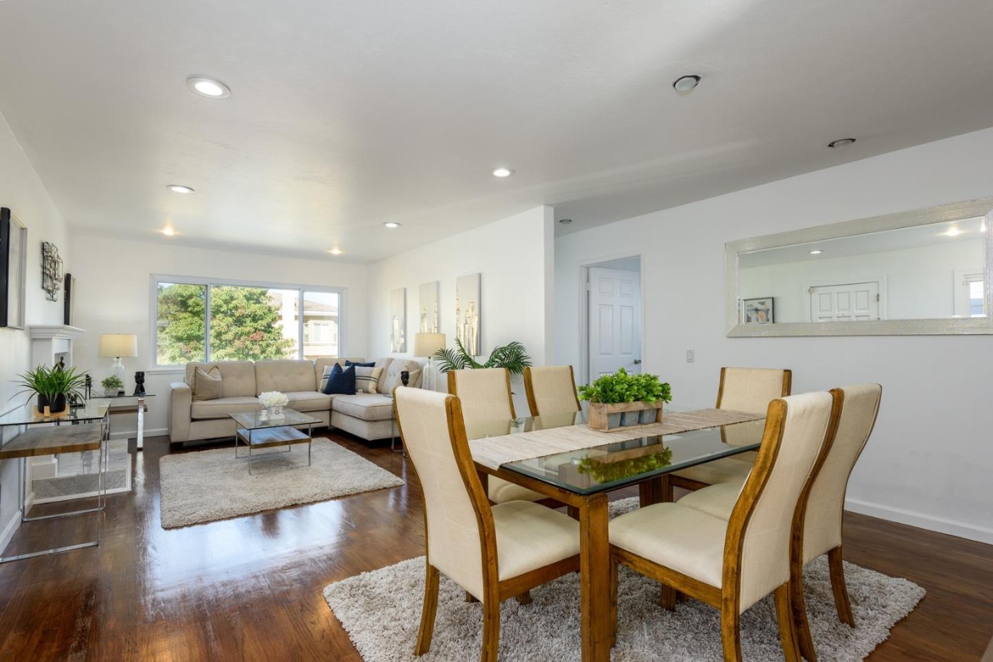 2311 Toyon WAY