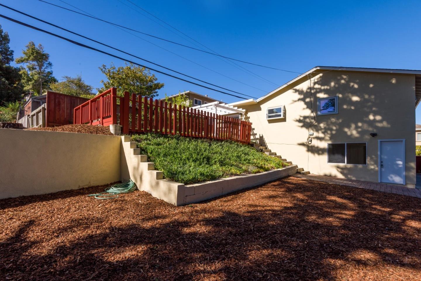 2311 Toyon WAY