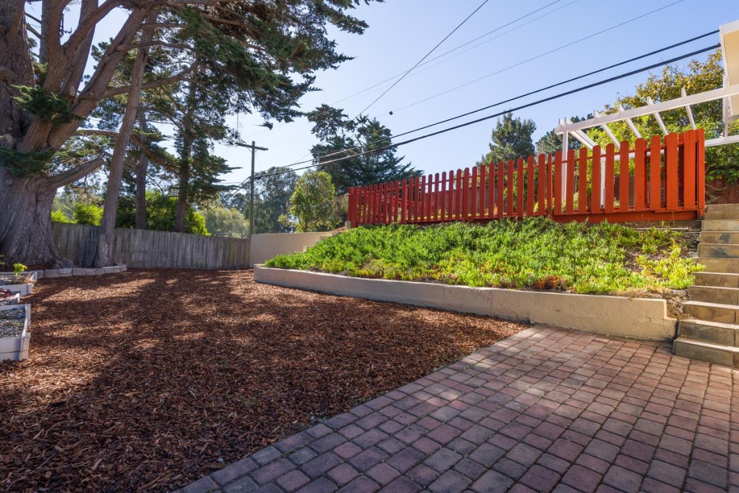 2311 Toyon WAY