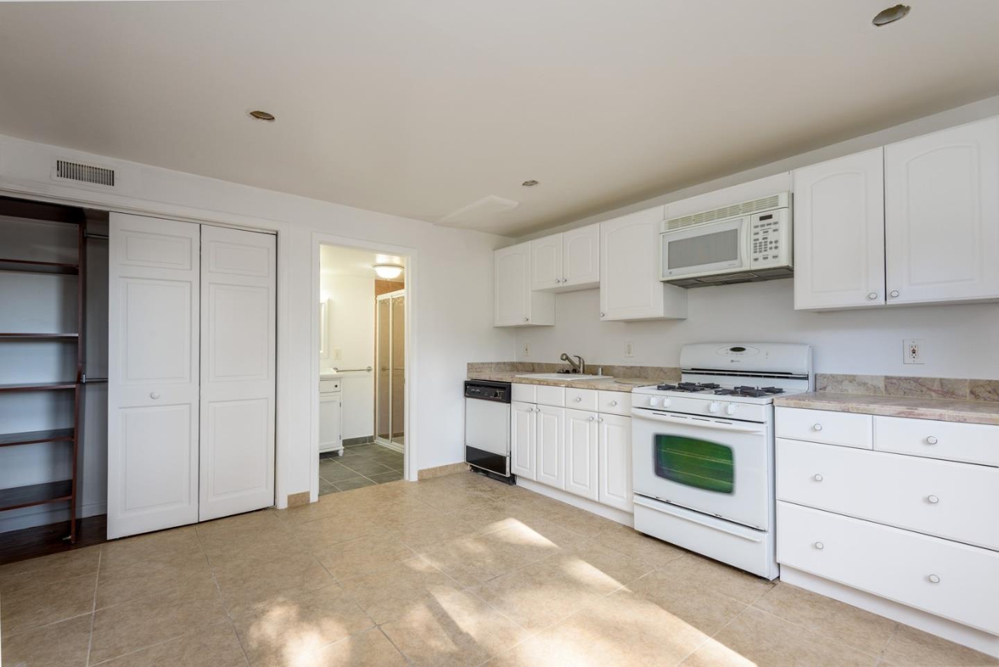 2311 Toyon WAY