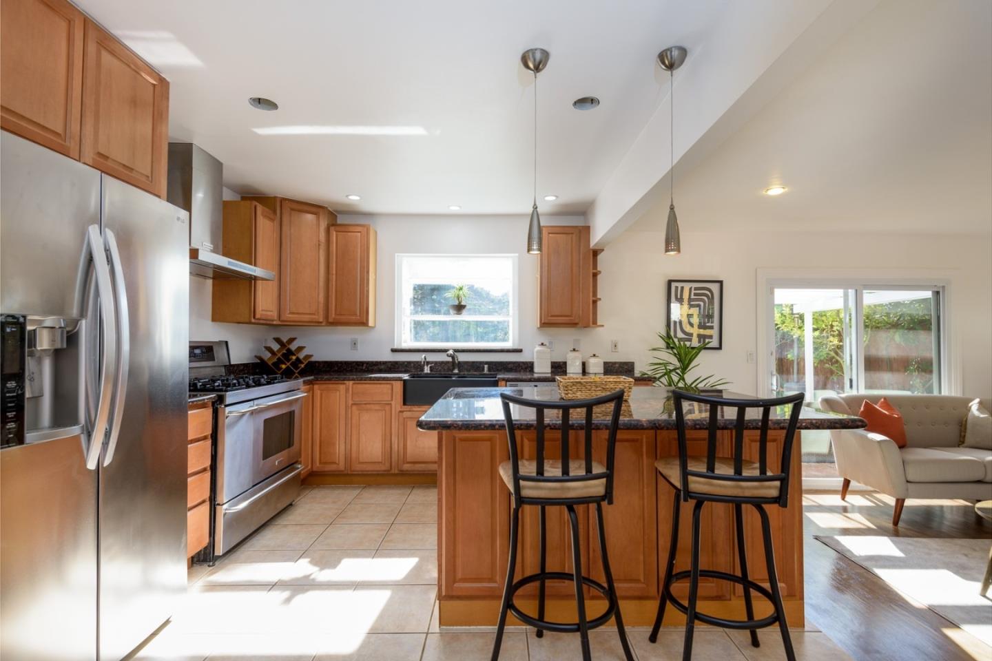 2311 Toyon WAY