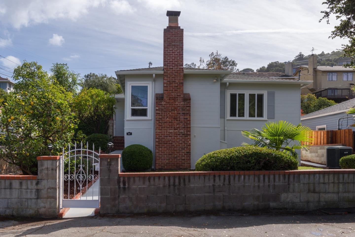 901 Ruth AVE