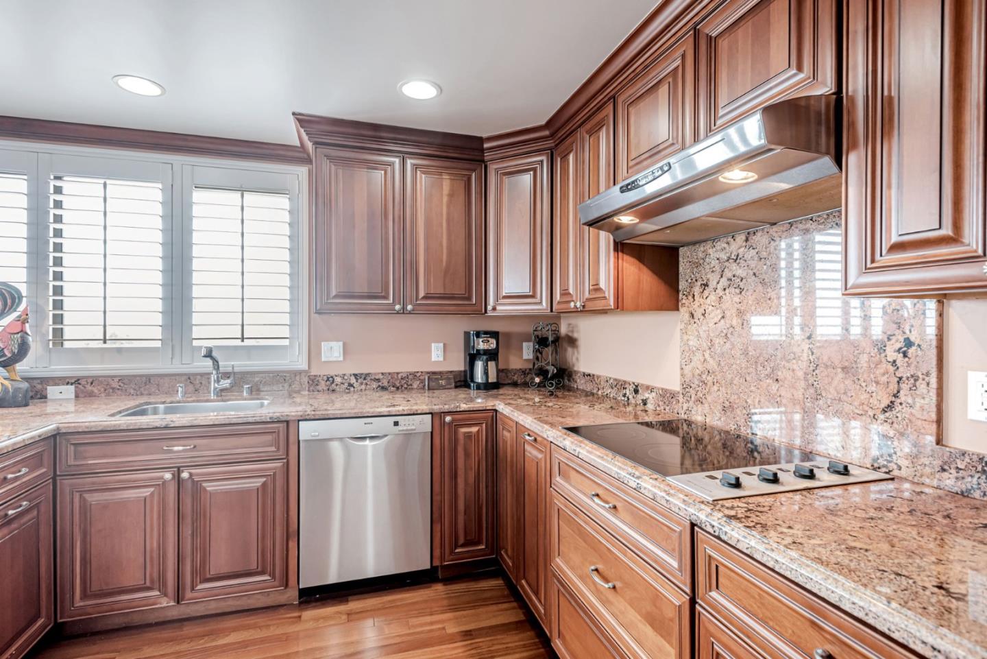 50 Mounds RD 305