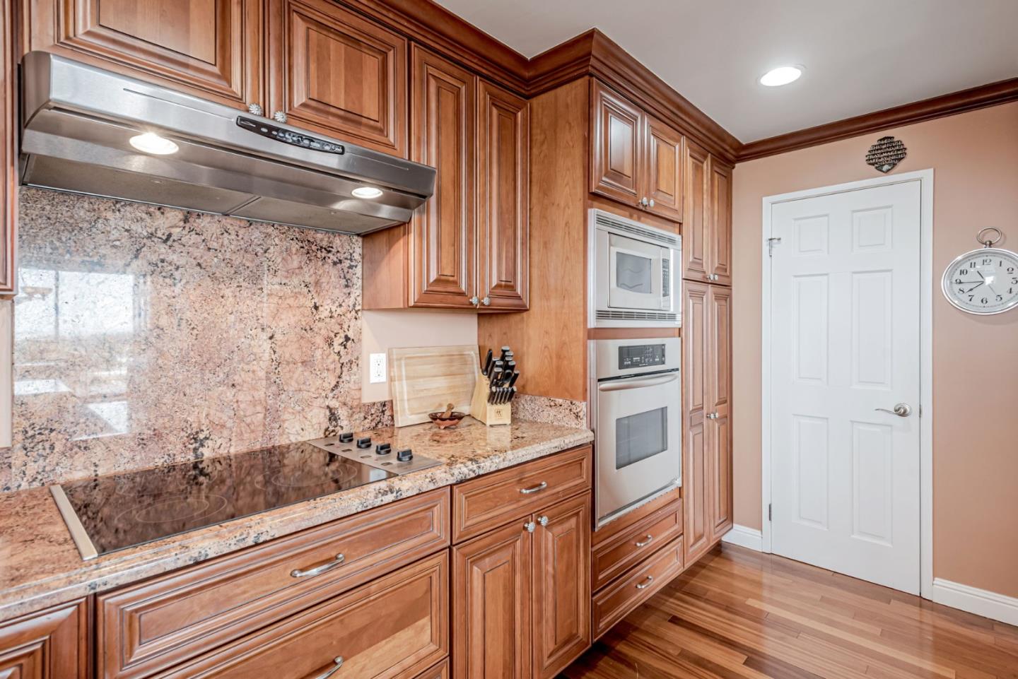 50 Mounds RD 305