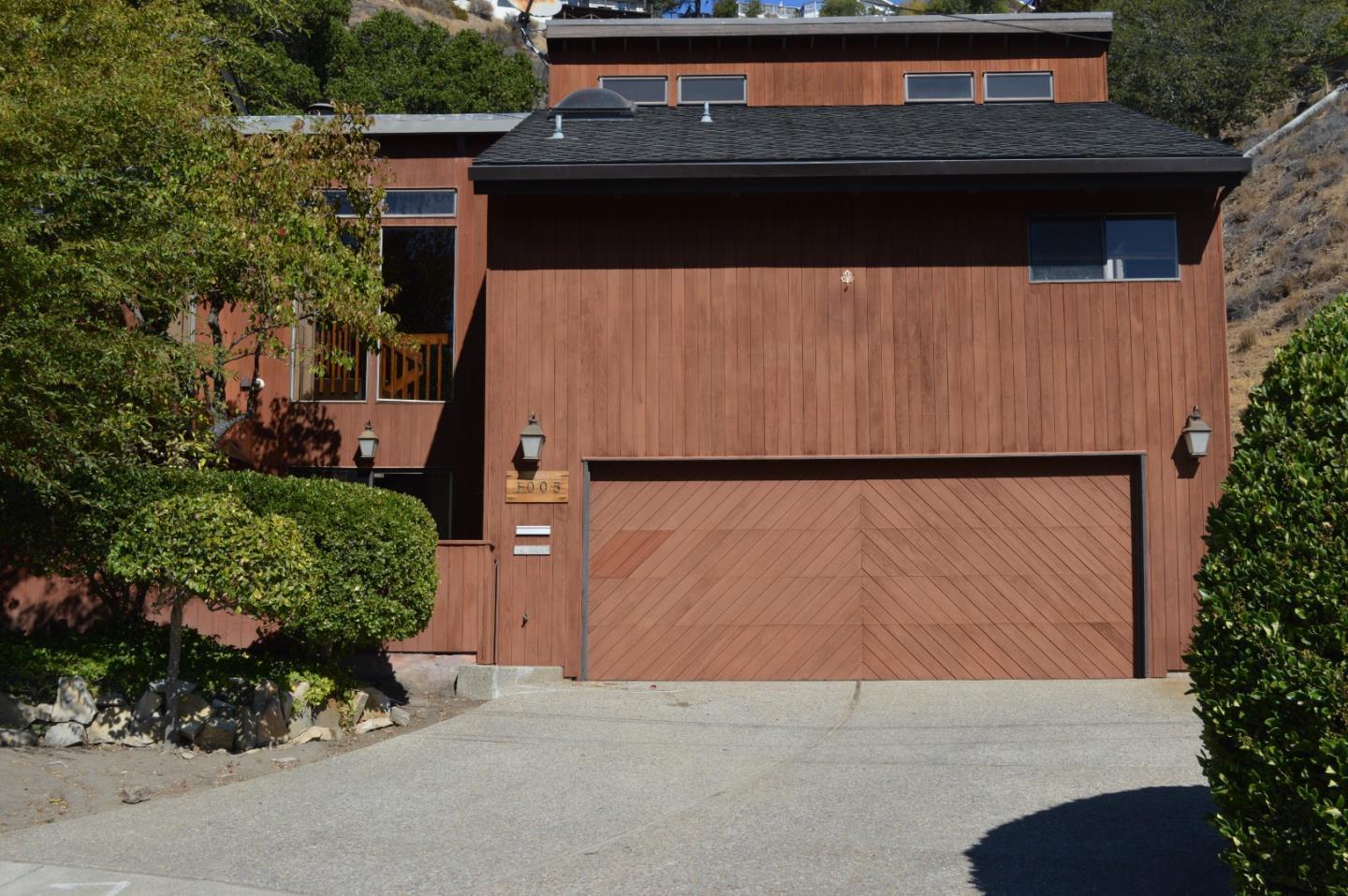 1005 Drake Court