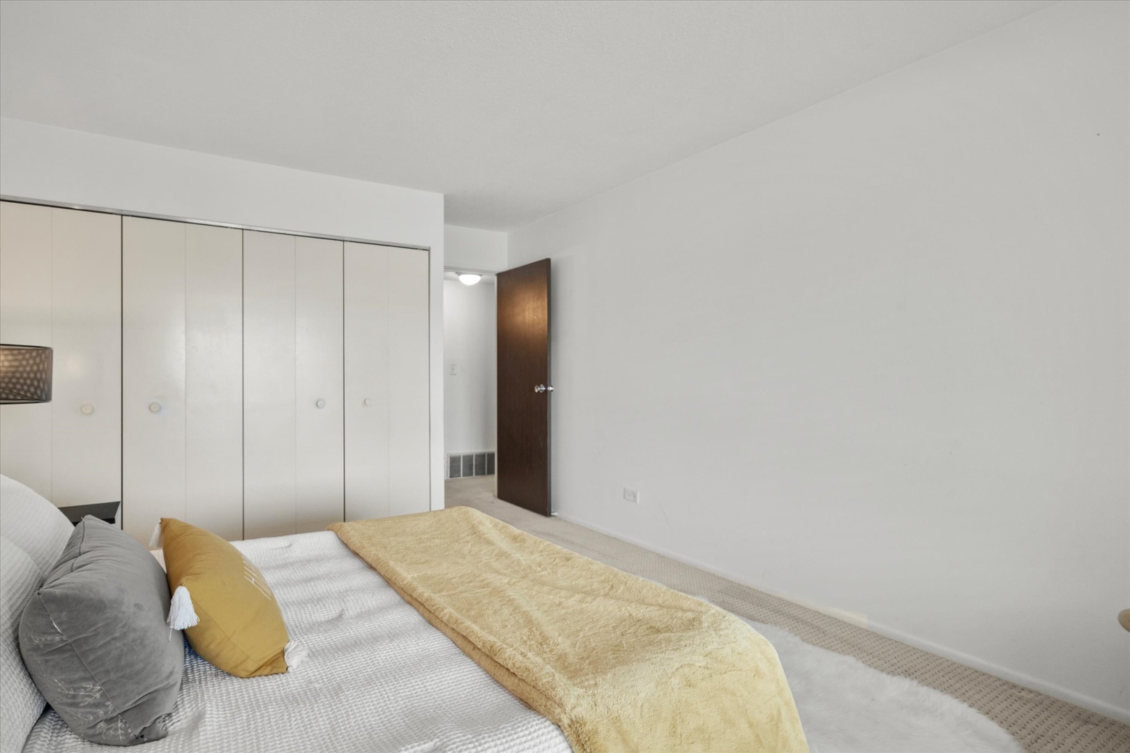1265 N Sterling Avenue Unit: 201