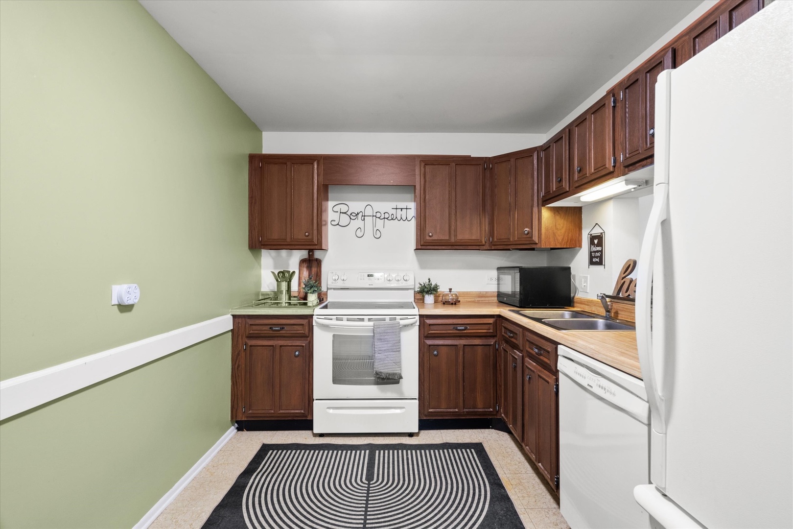 1265 N Sterling Avenue Unit: 201