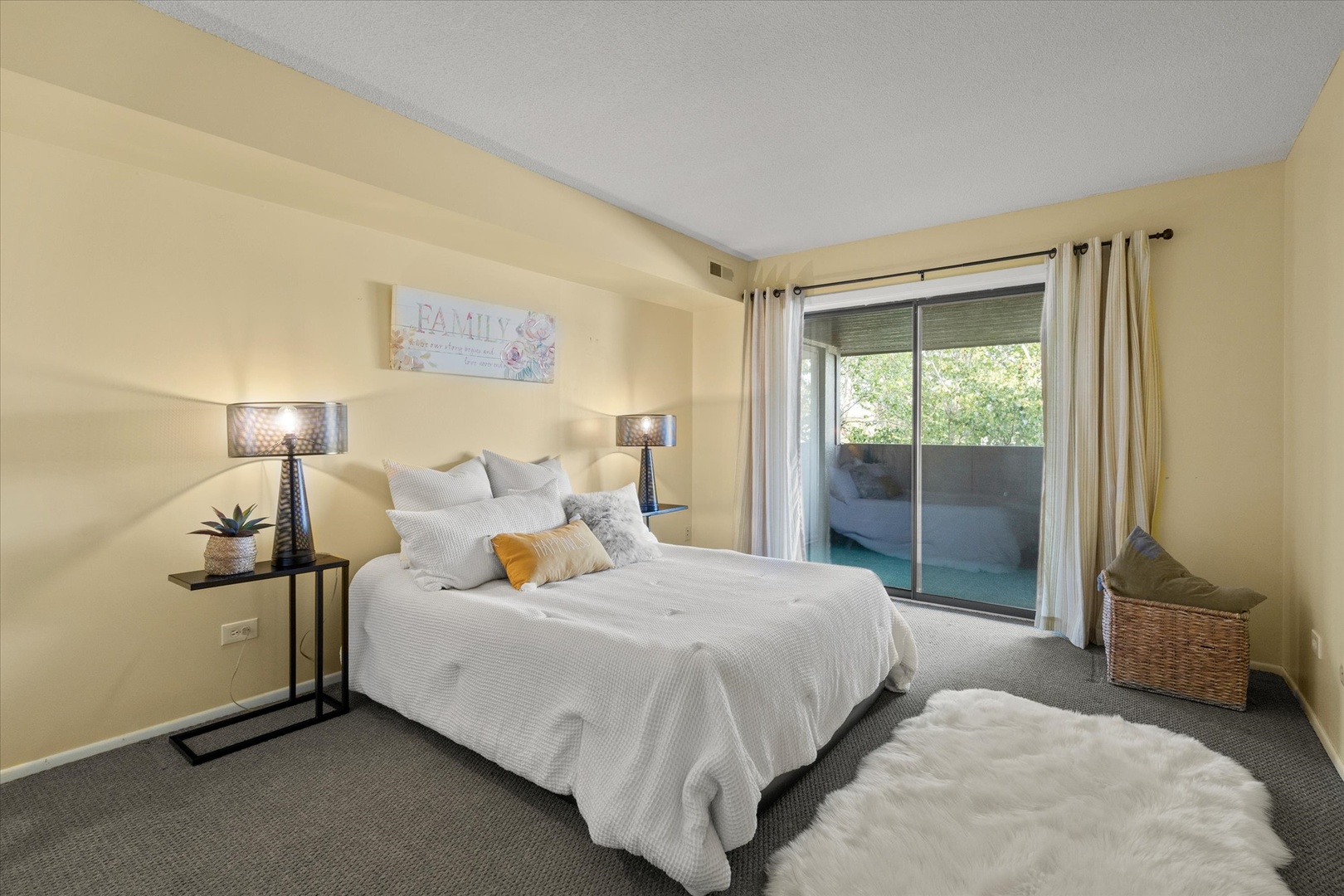 1265 N Sterling Avenue Unit: 201