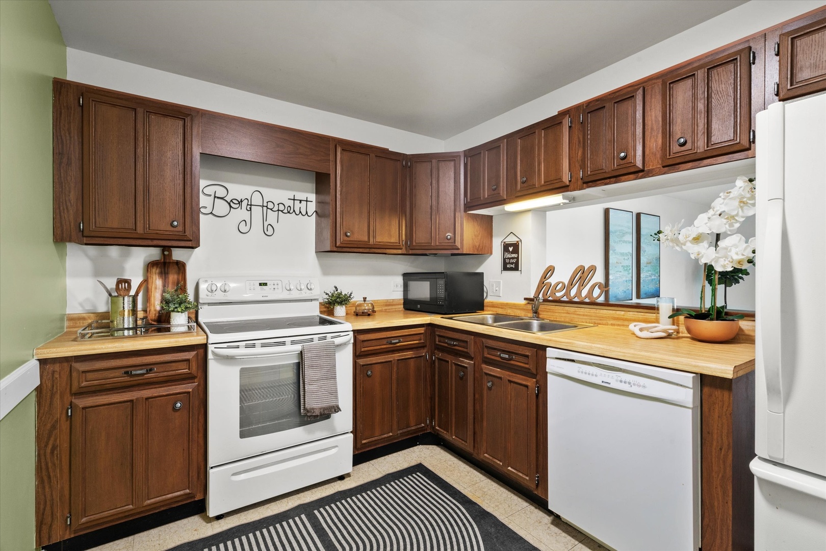 1265 N Sterling Avenue Unit: 201