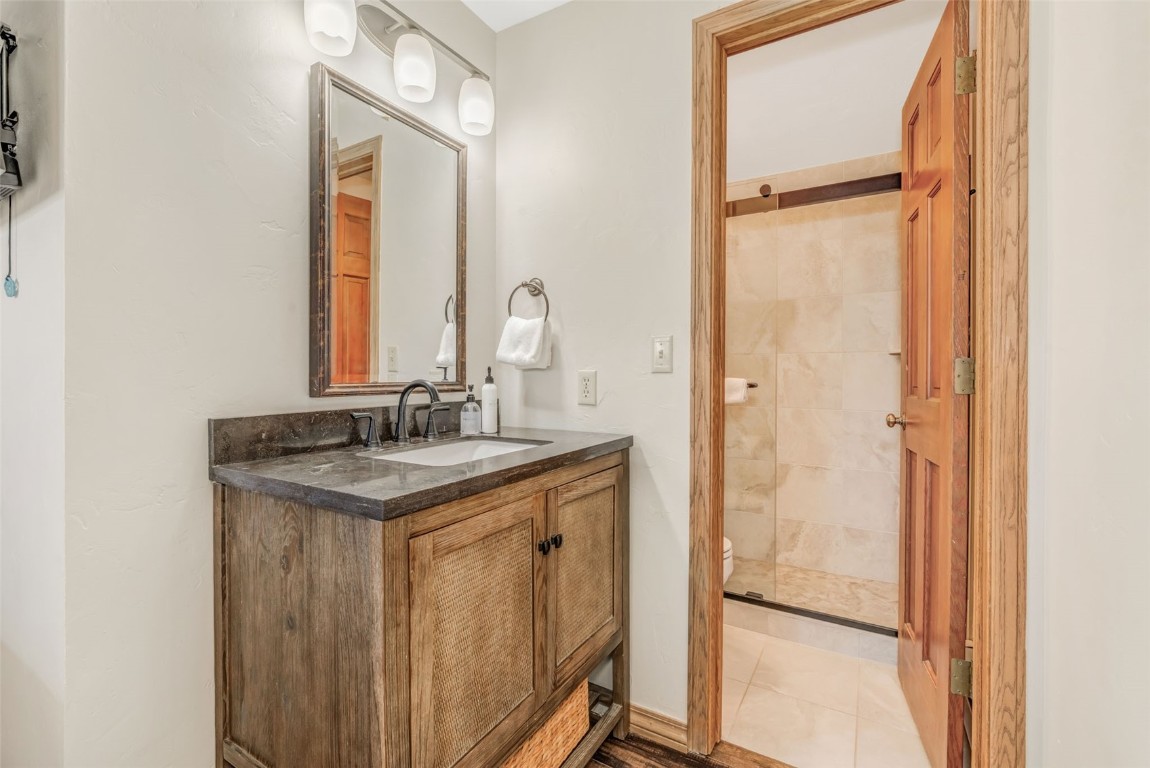 2305 Apres Ski WAY 221