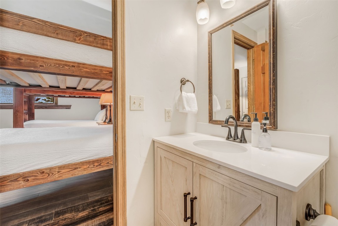 2305 Apres Ski WAY 221