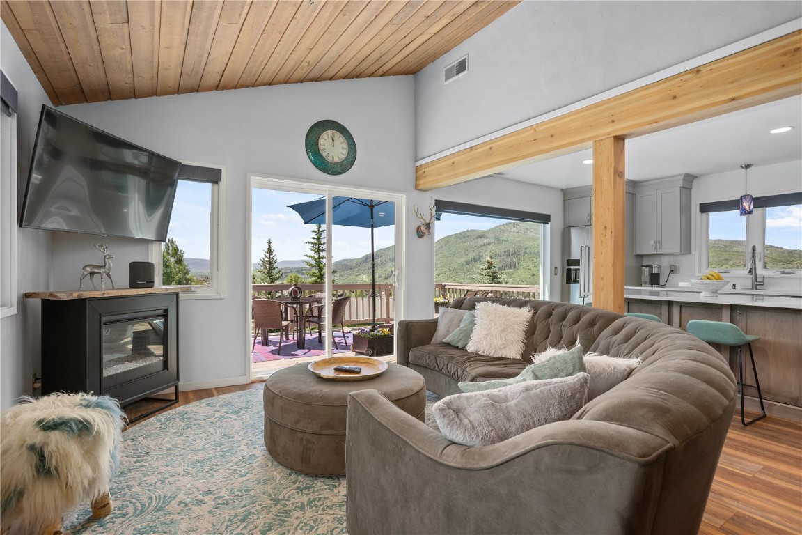 855 W Hillside COURT