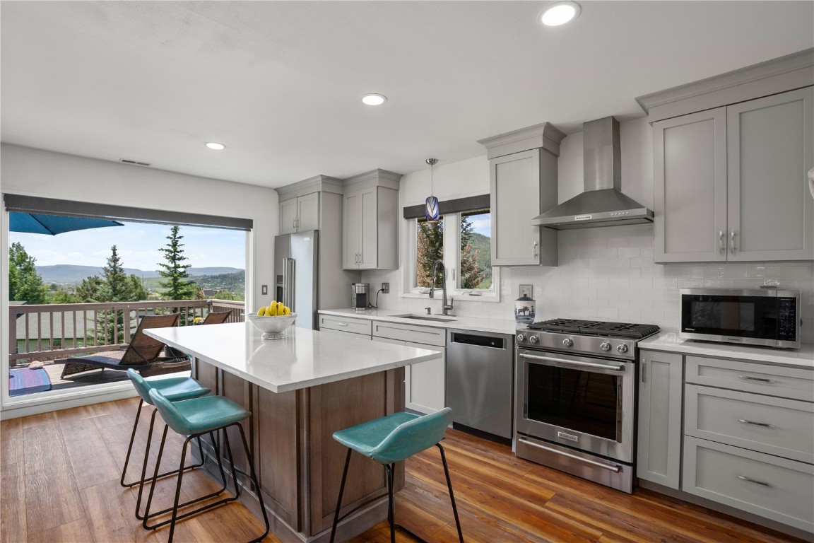 855 W Hillside COURT