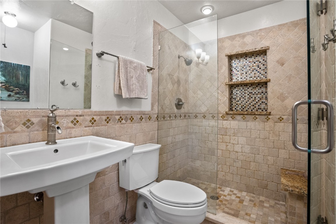 855 W Hillside COURT