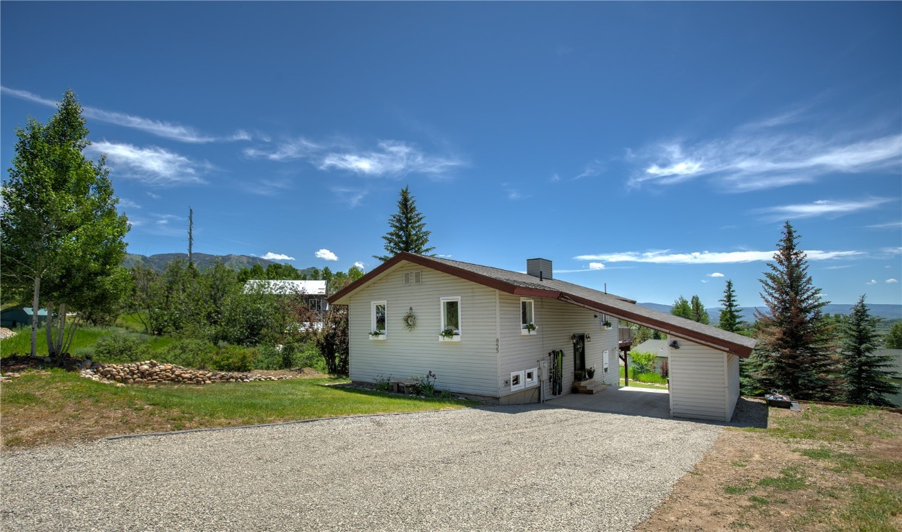 855 W Hillside COURT