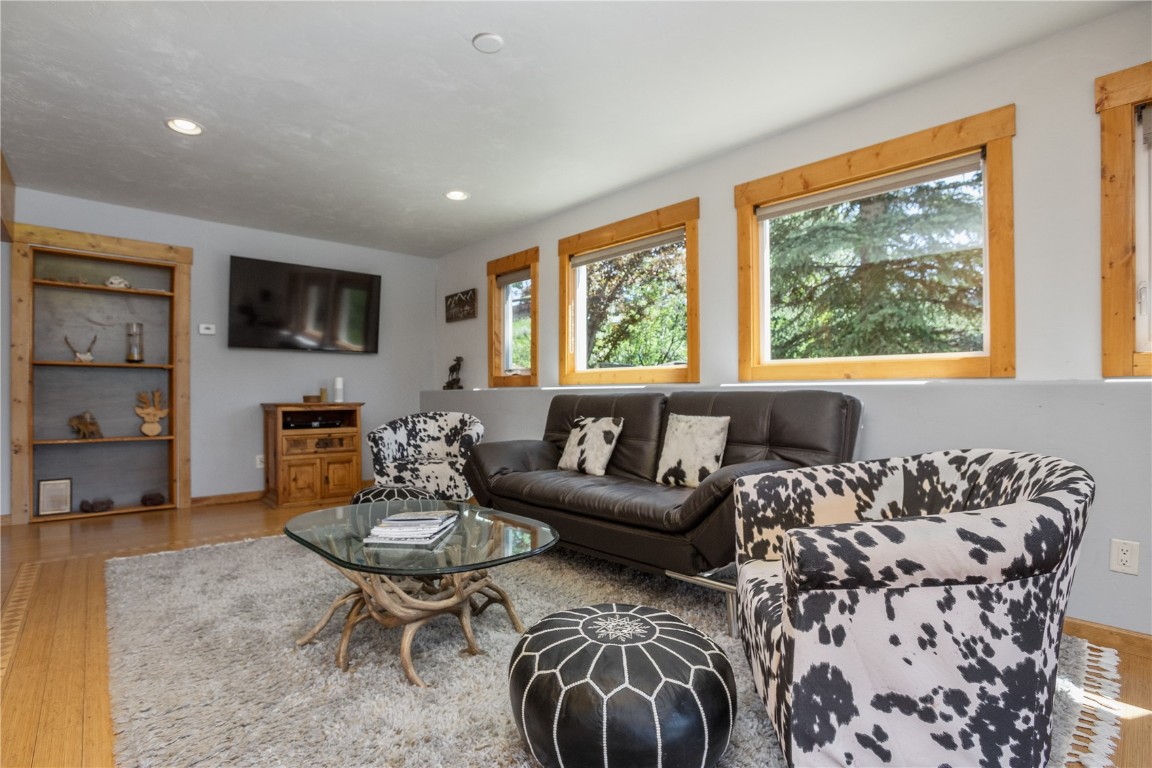 855 W Hillside COURT