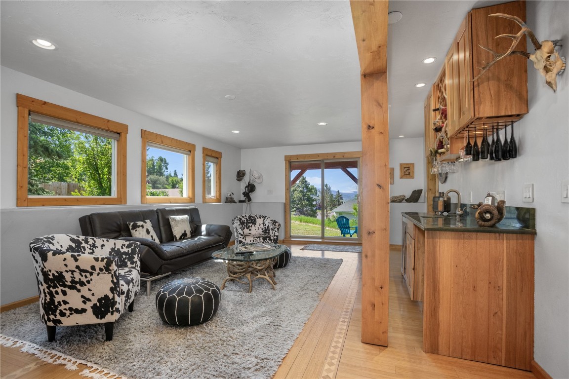 855 W Hillside COURT