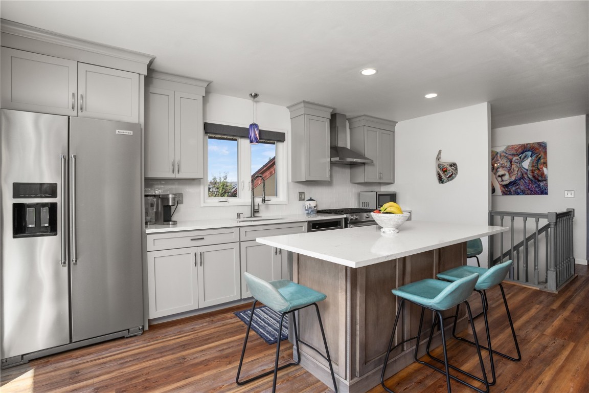 855 W Hillside COURT