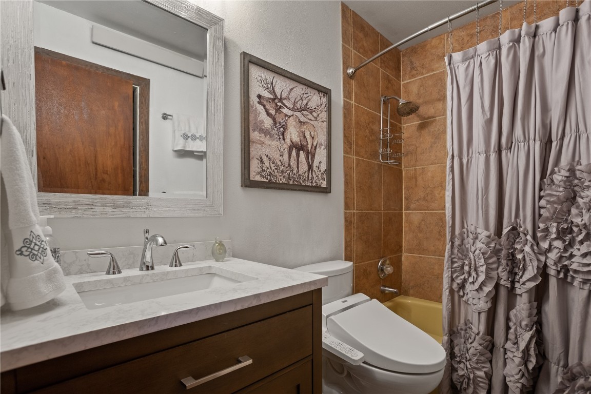 855 W Hillside COURT