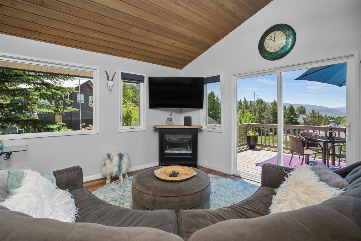 855 W Hillside COURT